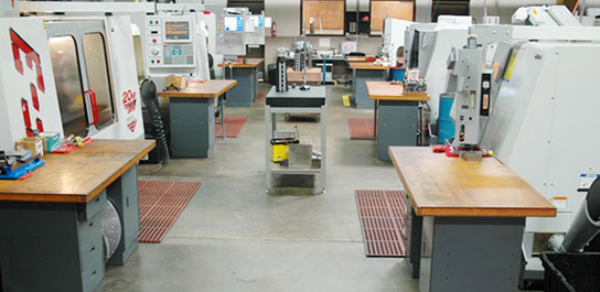 中國(guó)北車選用浦豐柜業(yè)的鉗工臺(tái) 中國(guó)北車選用浦豐柜業(yè)的鉗工臺(tái)